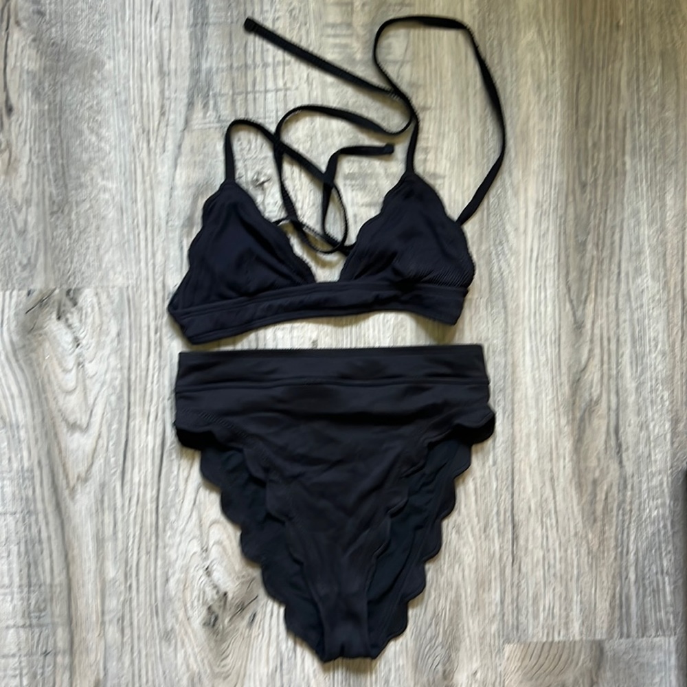 UO High Waisted Scalloped Bikini